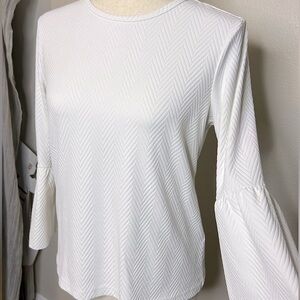 J MCLAUGHLIN Catalina Cloth Top USA Made 3/4 Bell Sleeve Stretch White Chevron S